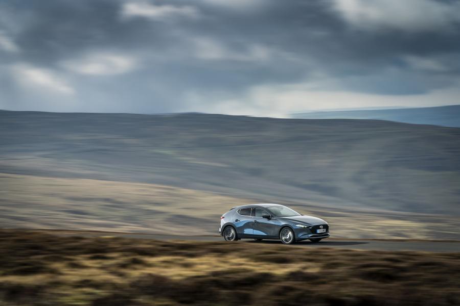  Mazda3 Skyactiv-G GT Sport Hatchback 2019 года  (UK) (фото 31 из 83)